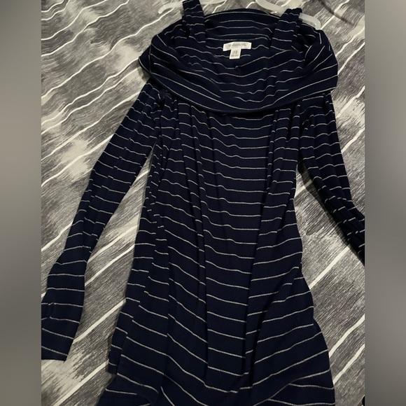 Maternity off the shoulder top - Picture 3 of 3